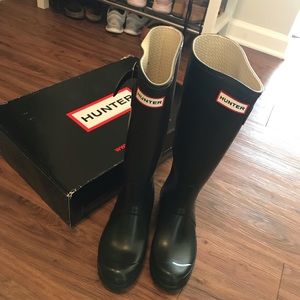 Hunter original tall rain boots + original socks